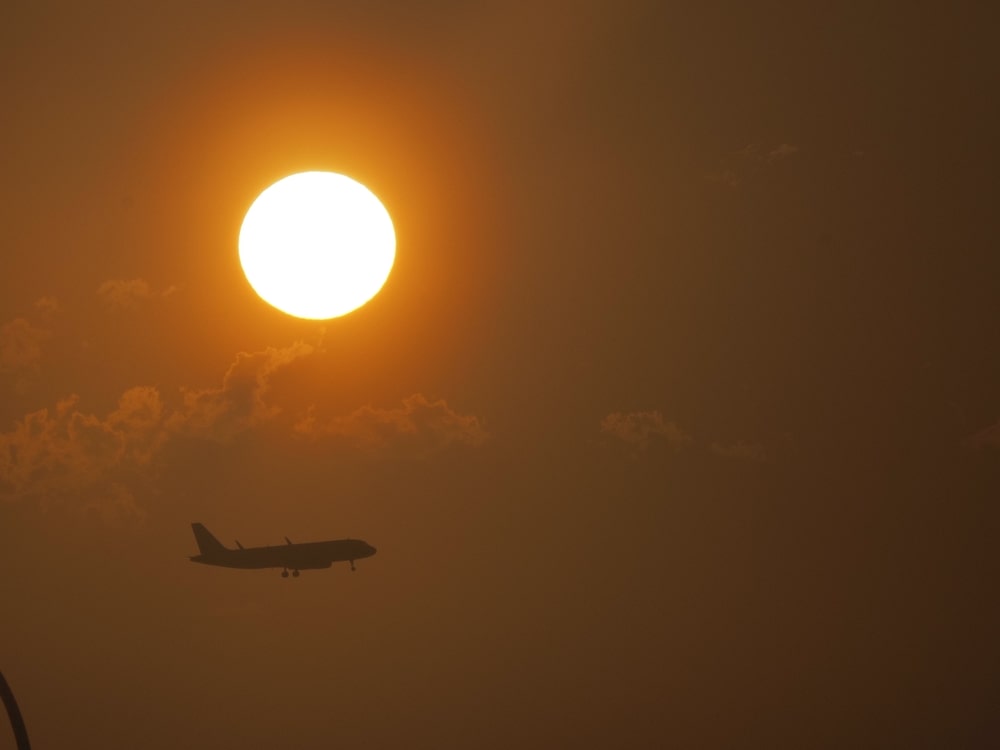 Record temperatures in US led to flight delays.
